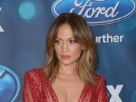 Jennifer Lopez z dekoltem pod pępek na finale ''Idola''